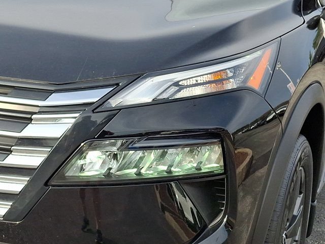 Used 2024 Nissan Rogue SV FWD image 12
