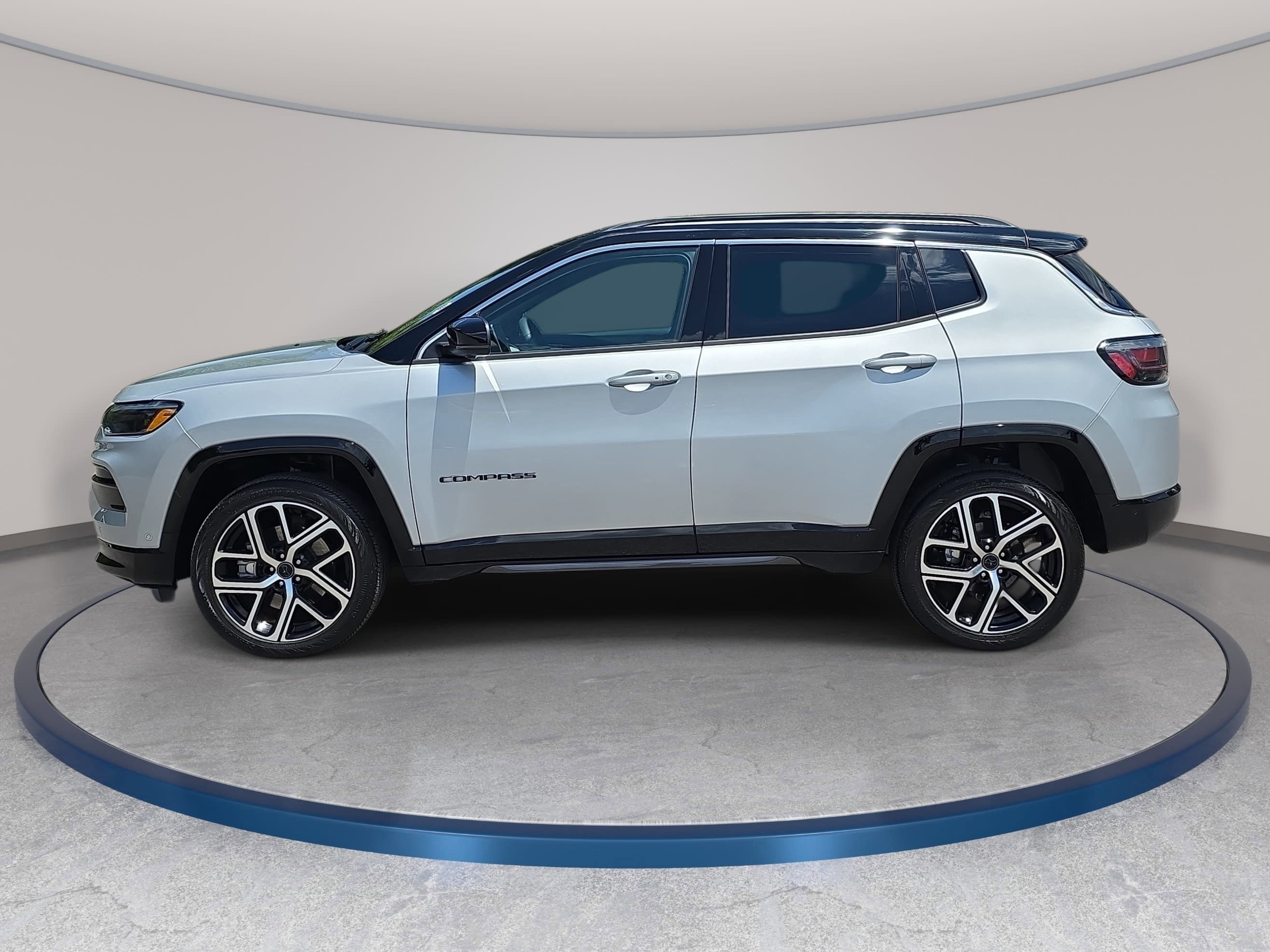 Used 2025 Jeep Compass Limited w/ Elite Group AWD/4WD image 9