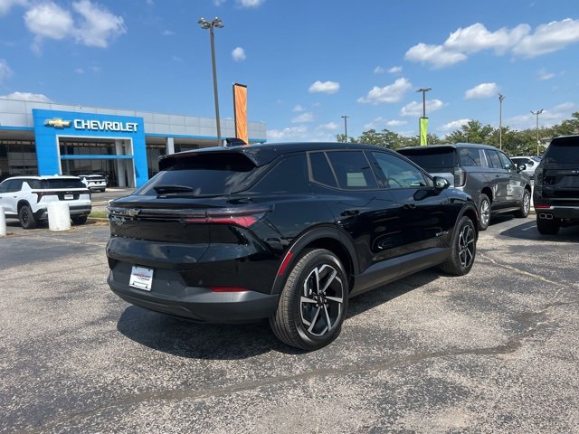 New 2026 Chevrolet Equinox EV LT image 3