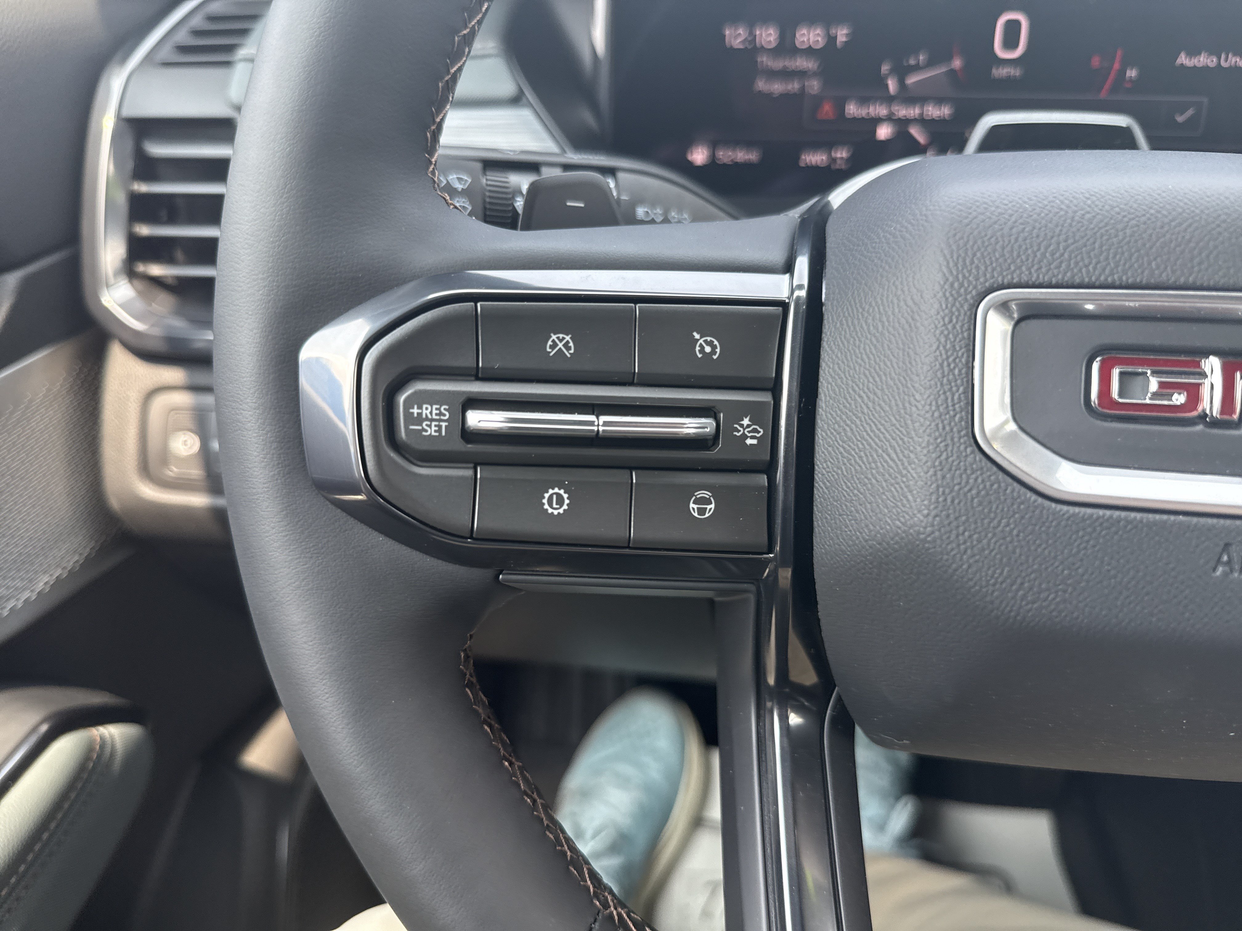 New 2027 GMC Acadia AT4 w/ AT4 Reserve Package AWD/4WD image 18