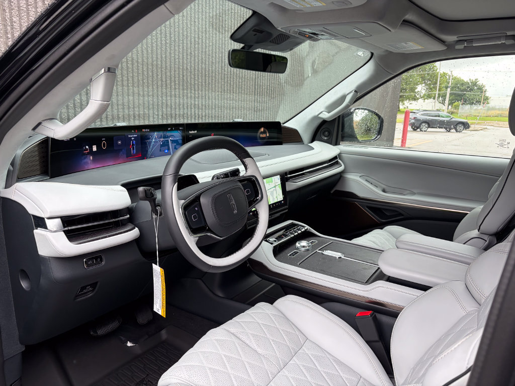 New 2027 Lincoln Navigator Black Label AWD/4WD image 10