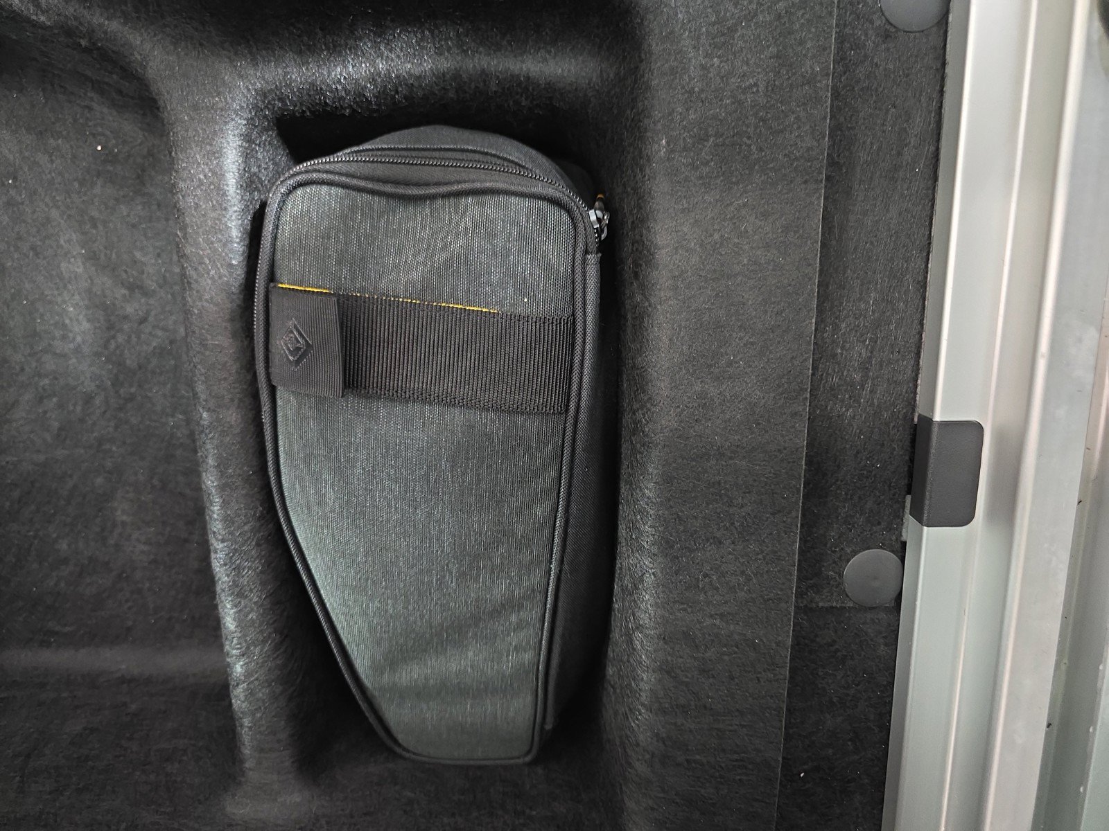 Used 2024 Rivian R1S Adventure AWD/4WD image 33