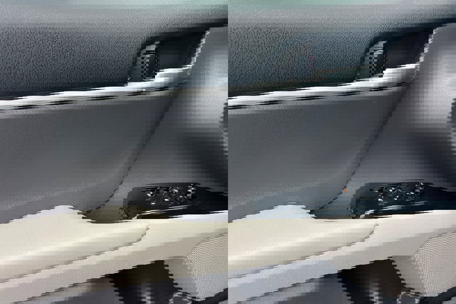 Certified 2018 Toyota Camry LE image 12