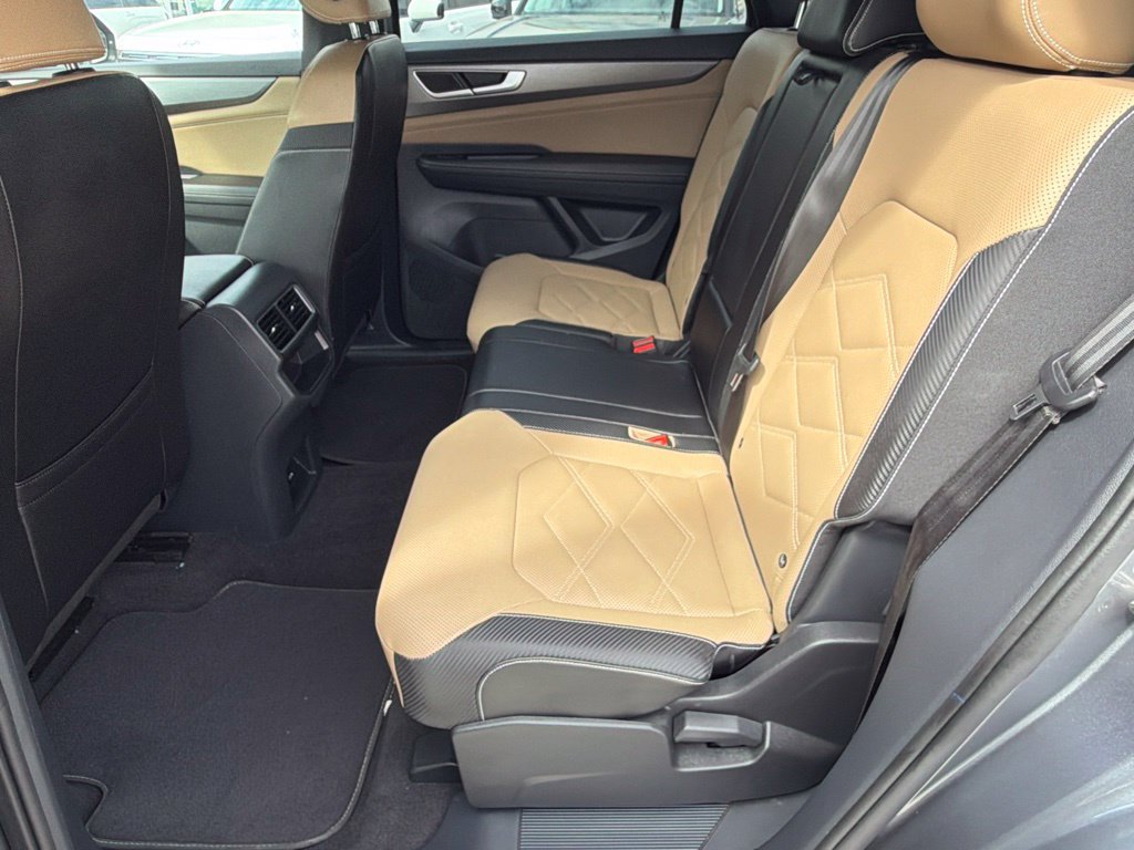 Used 2024 Volkswagen Atlas Cross Sport SE FWD image 23