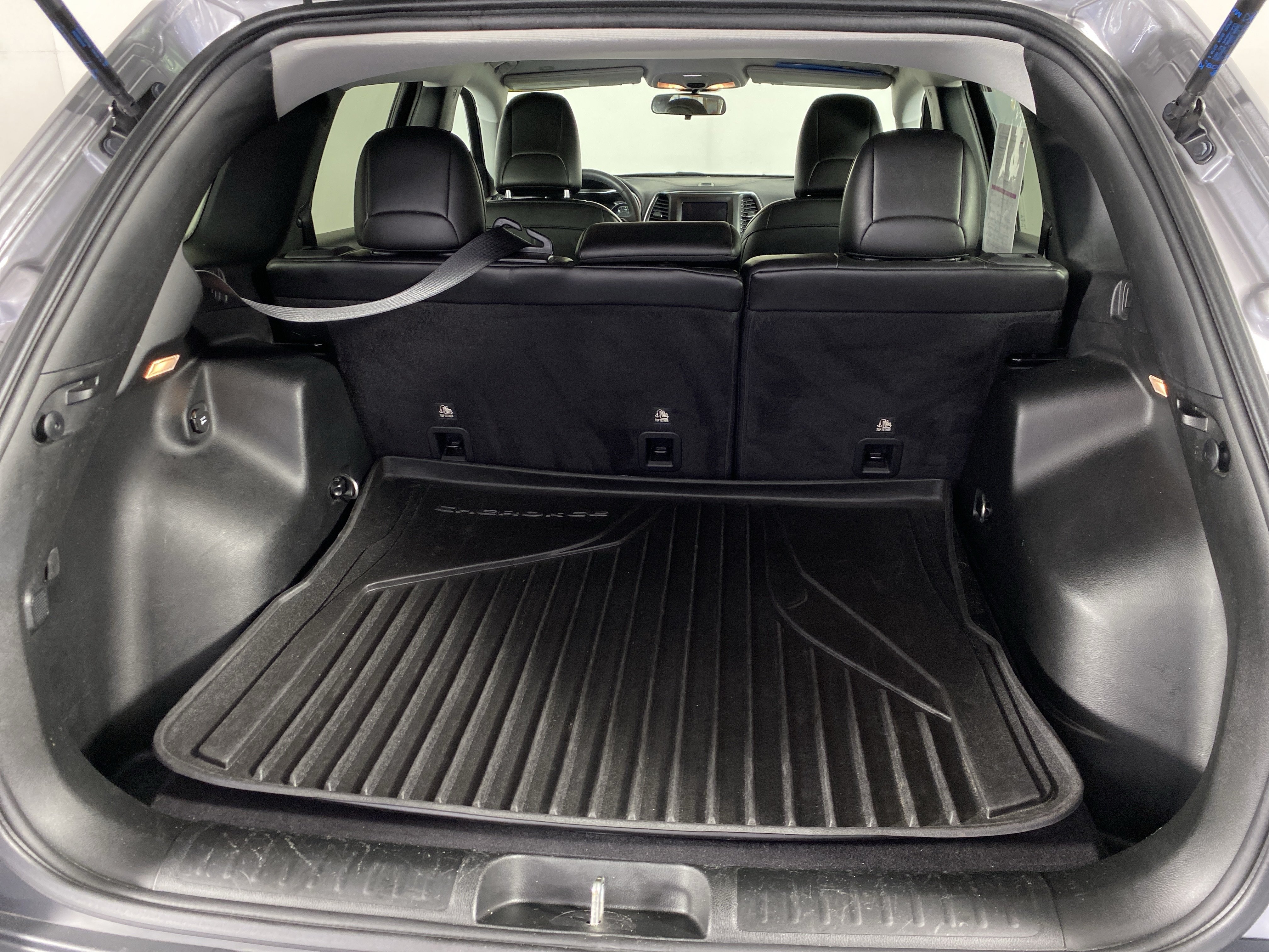 Used 2019 Jeep Cherokee Latitude Plus FWD image 31
