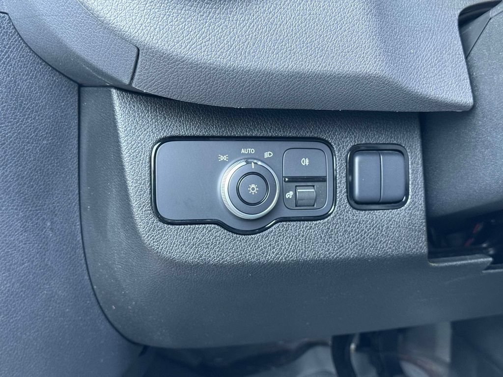 Used 2025 Mercedes-Benz Sprinter 2500 image 28
