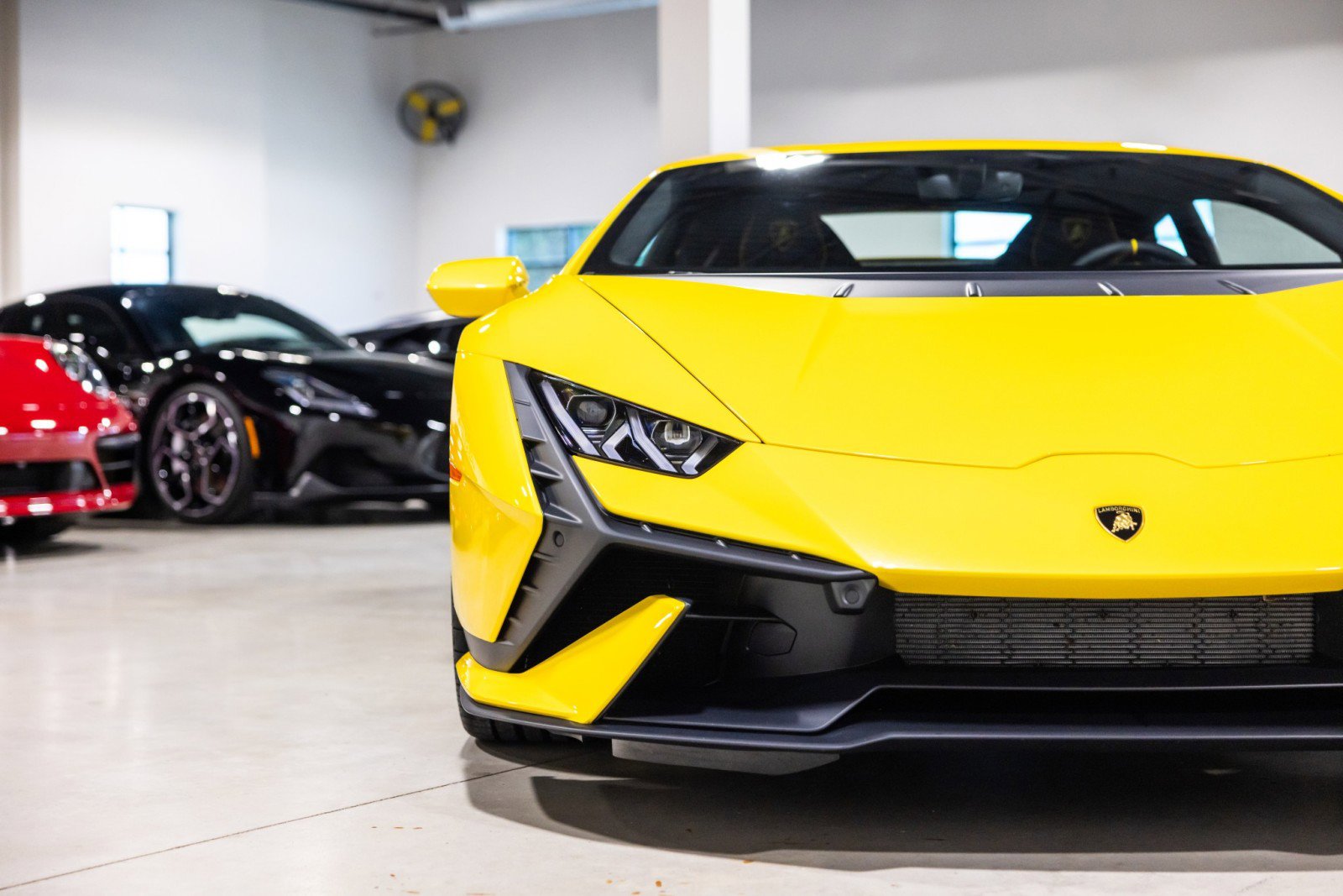 Used 2023 Lamborghini Huracan Tecnica RWD image 25