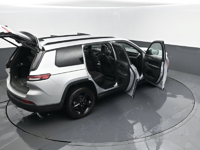 Used 2023 Jeep Grand Cherokee L Laredo AWD/4WD image 29