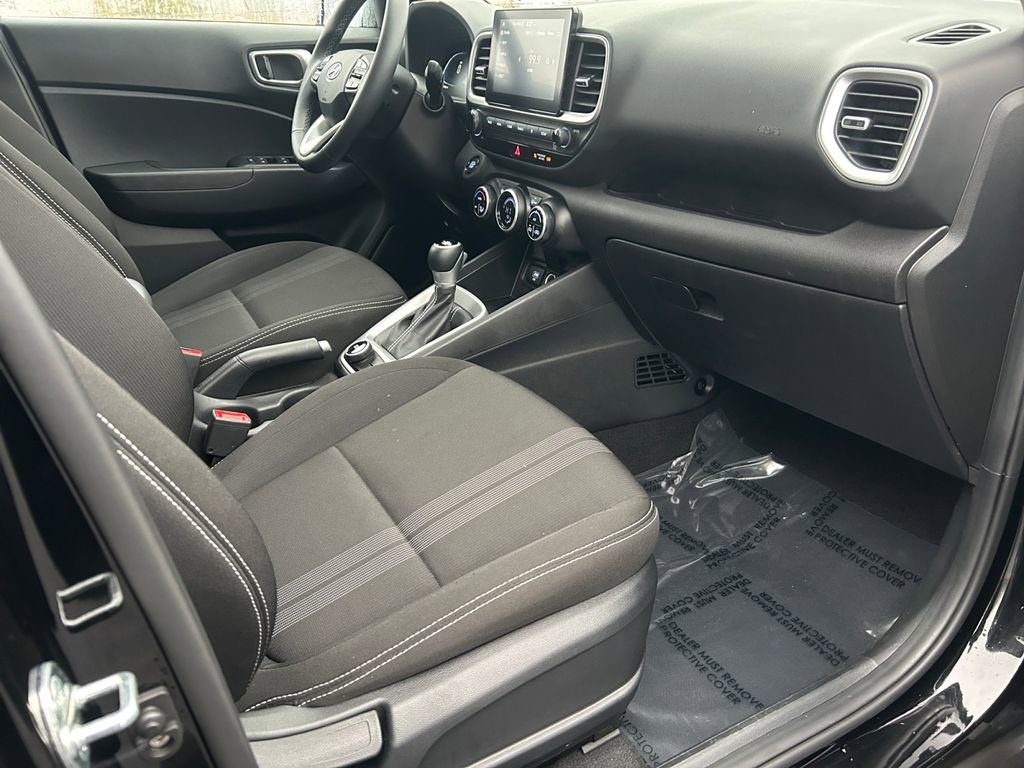 Certified 2025 Hyundai Venue SEL image 26