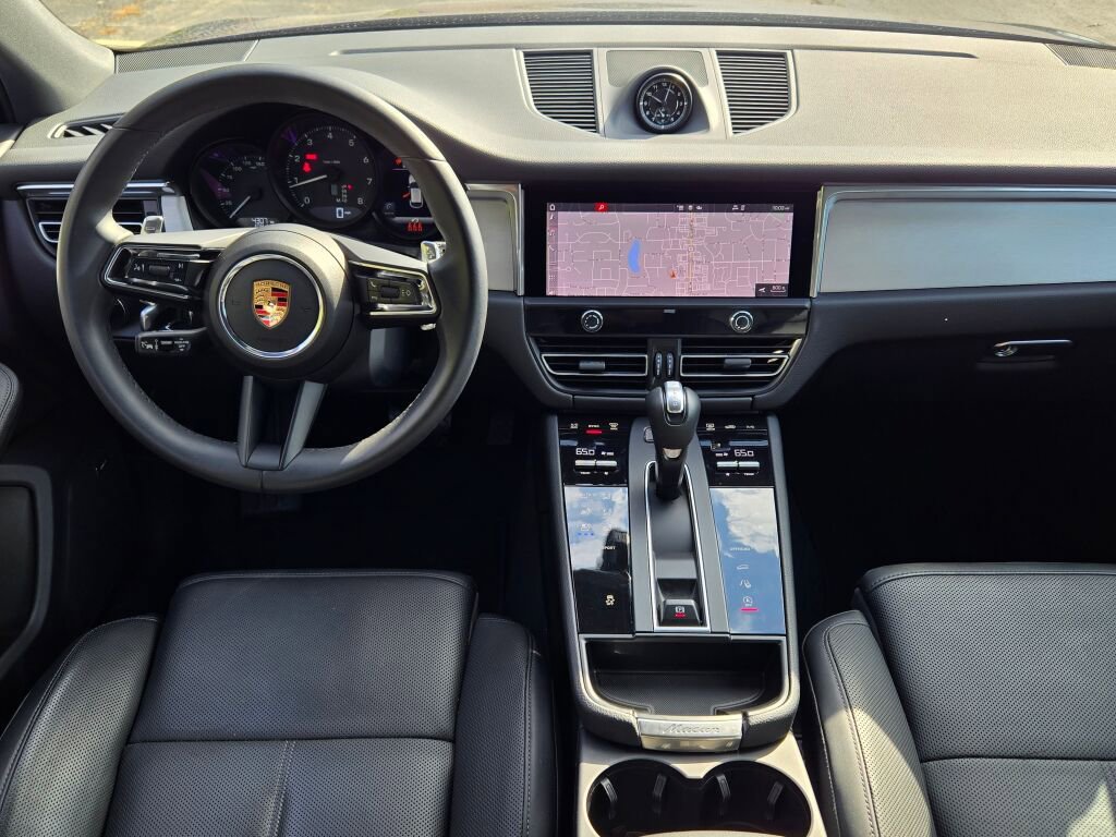 Certified 2025 Porsche Macan image 34