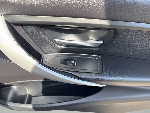 Used 2017 BMW 320i xDrive Sedan image 19