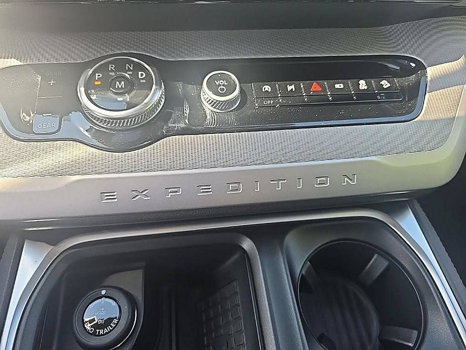 Used 2025 Ford Expedition Active AWD/4WD image 25