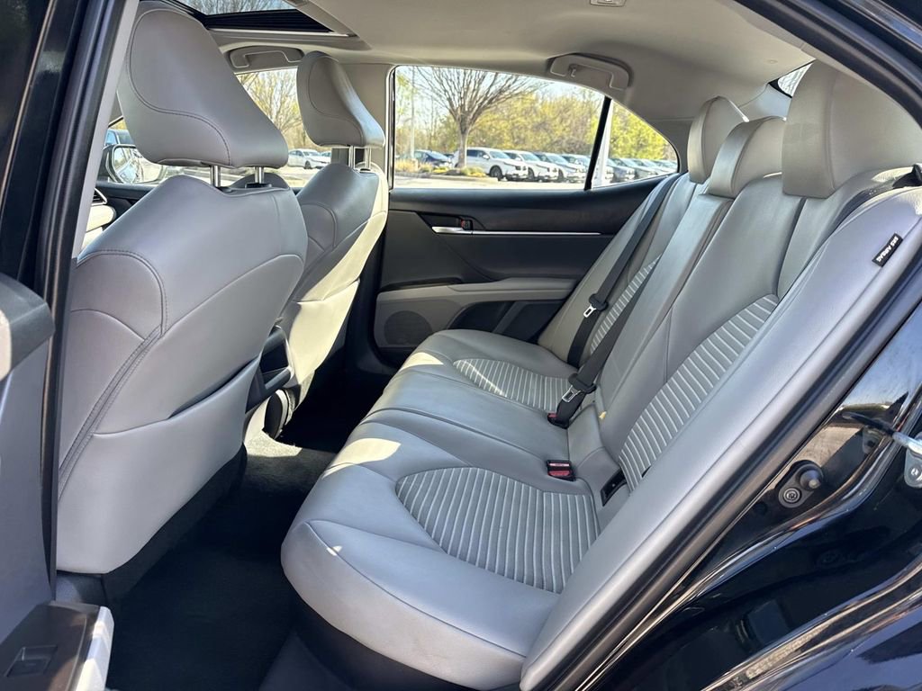 Used 2022 Toyota Camry SE w/ Cold Weather Package FWD image 18