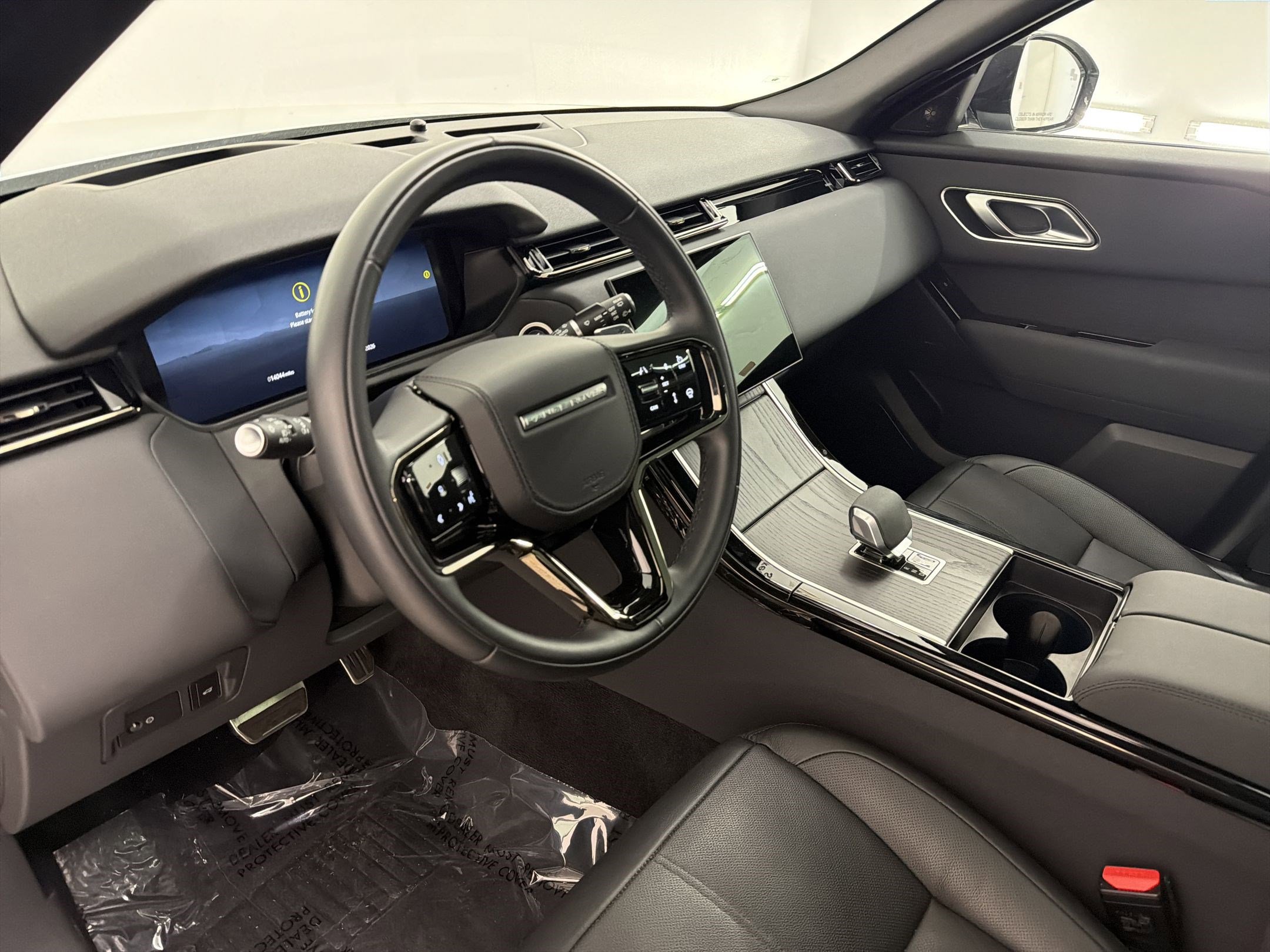 Certified 2025 Land Rover Range Rover Velar Dynamic SE AWD/4WD image 4