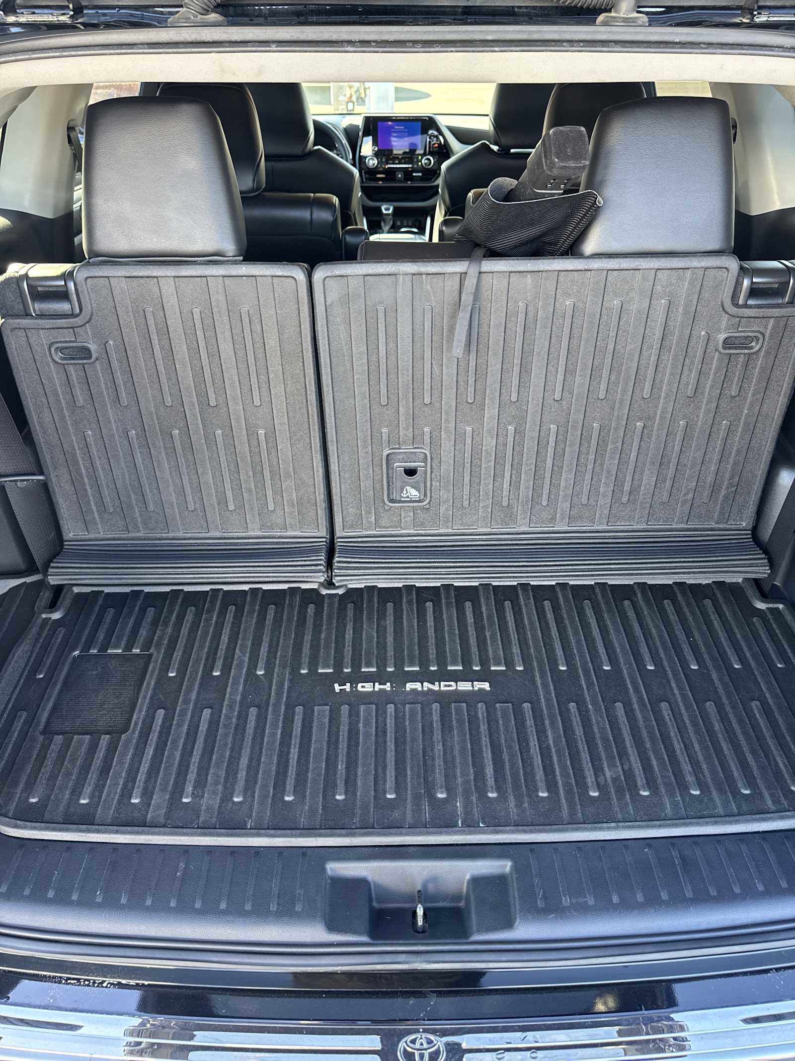 Used 2023 Toyota Highlander XLE image 16