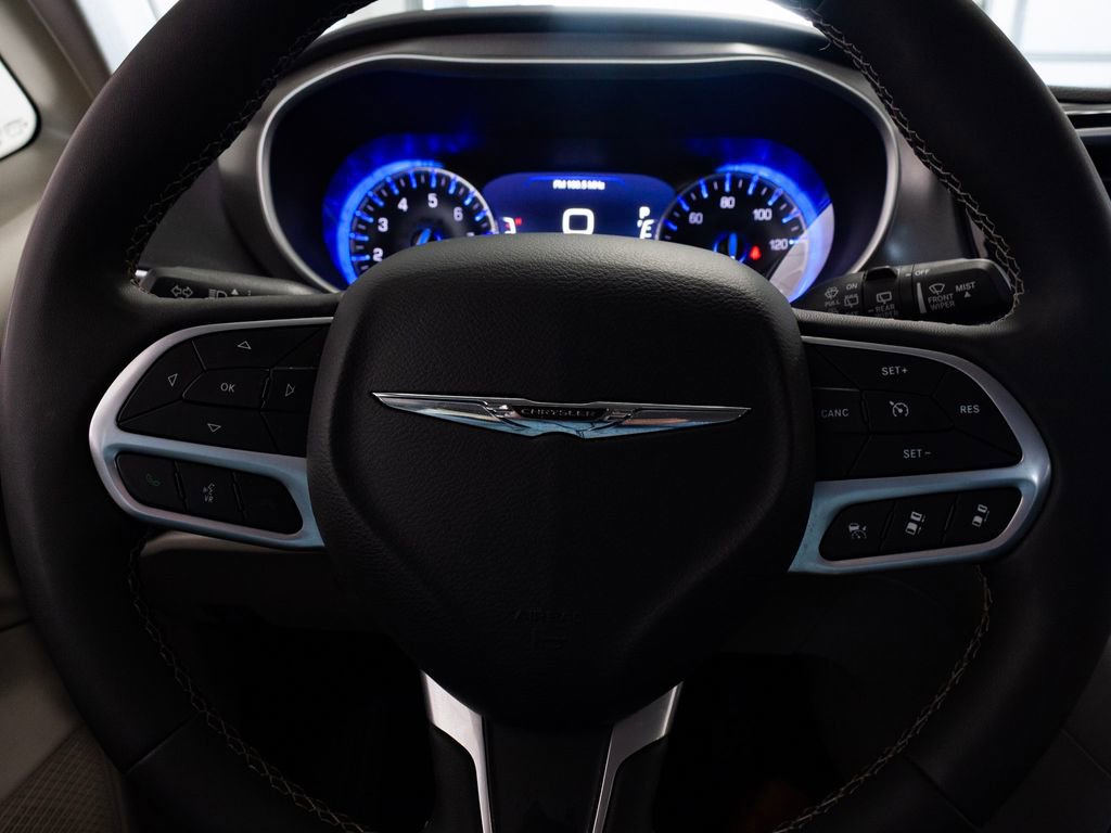Certified 2024 Chrysler Pacifica Touring-L image 16