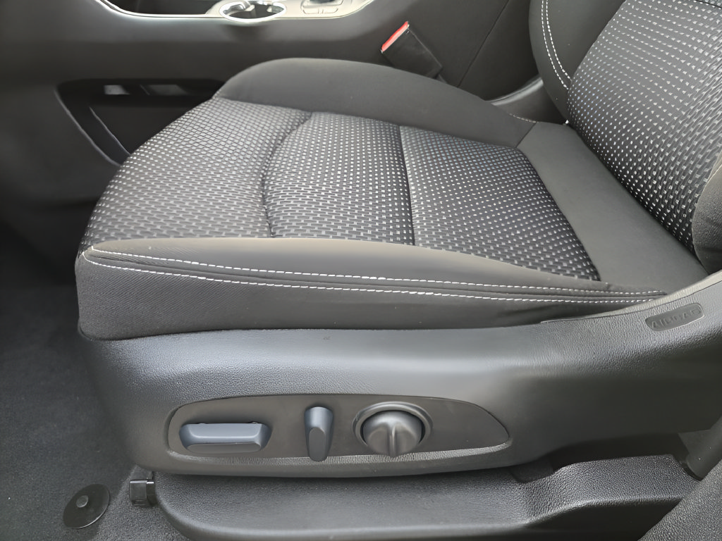 Used 2024 GMC Terrain SLE w/ Driver Convenience Package FWD image 21