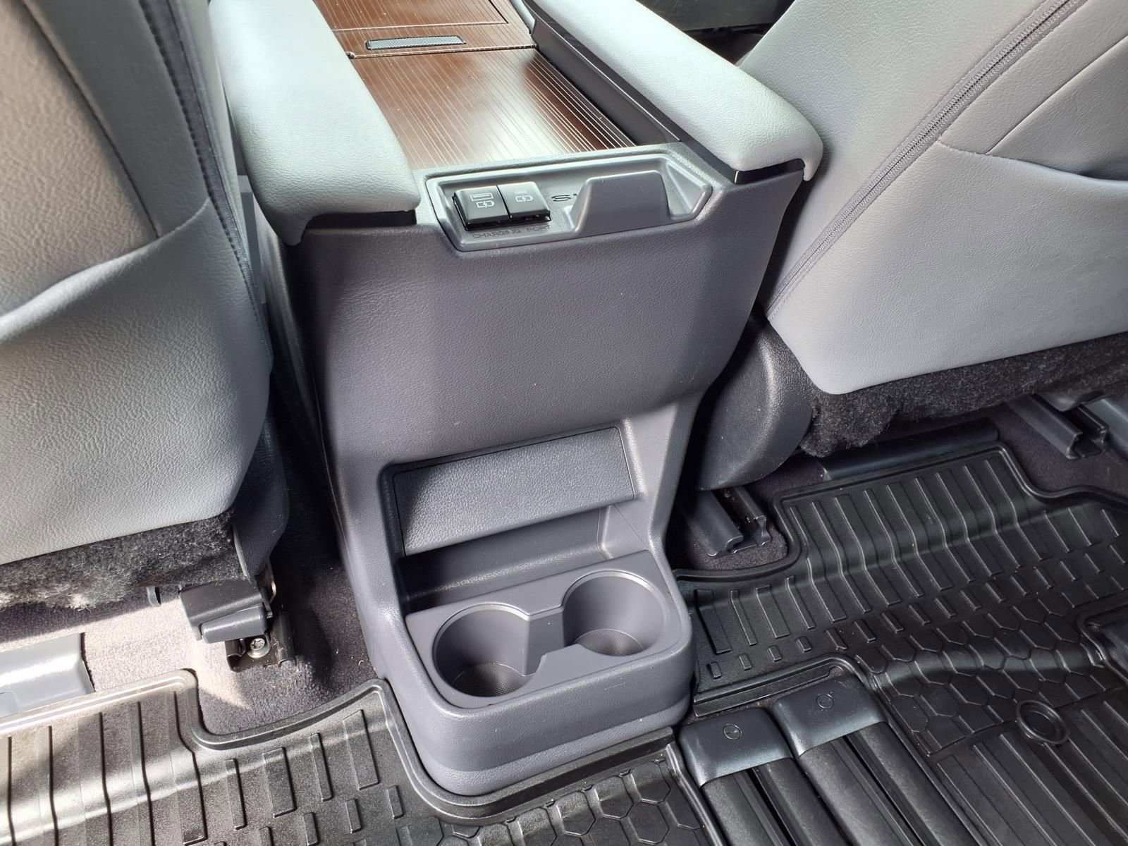 Used 2024 Toyota Sienna XLE FWD image 24