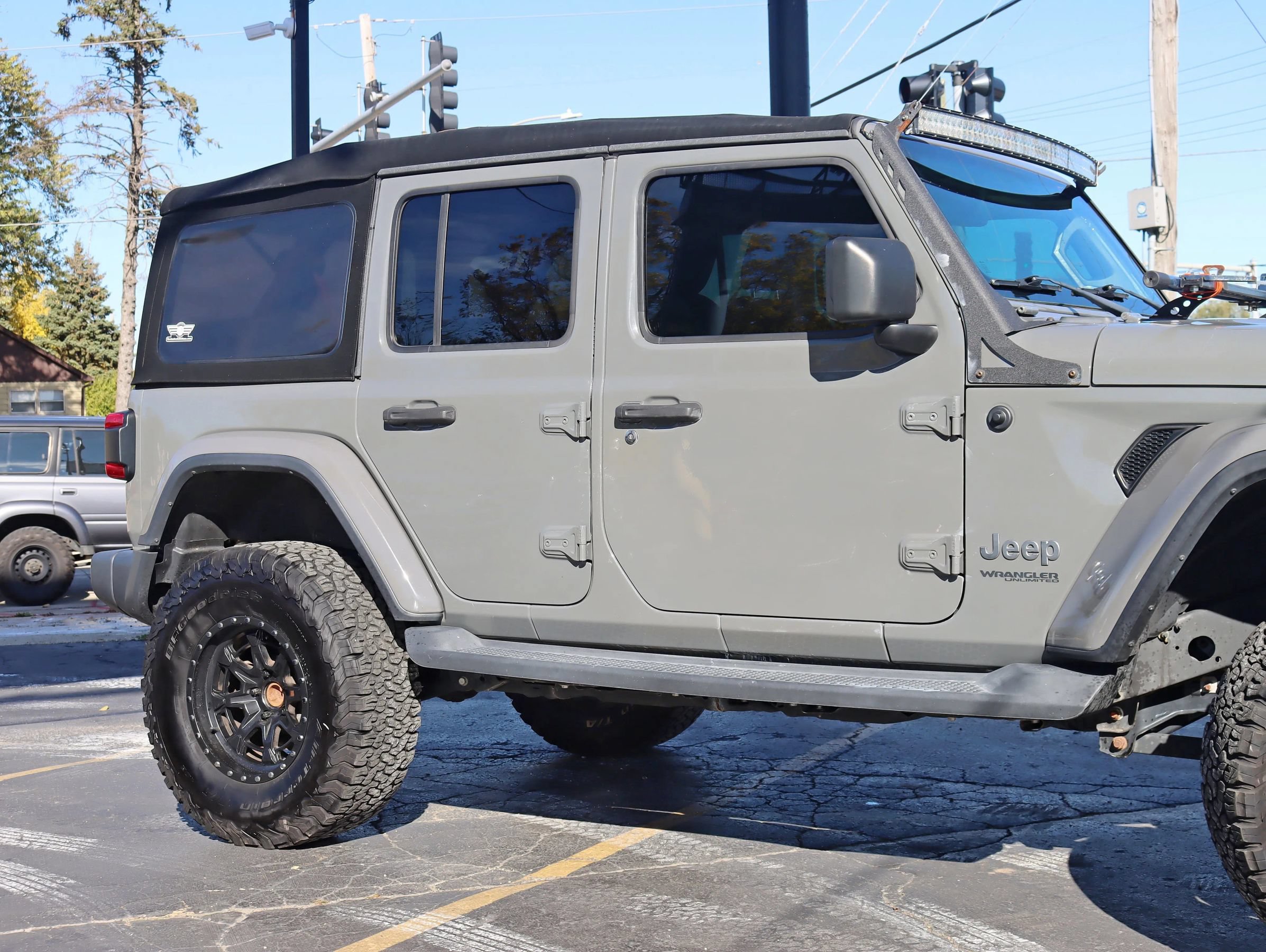 Used 2019 Jeep Wrangler Unlimited Sahara AWD/4WD image 5