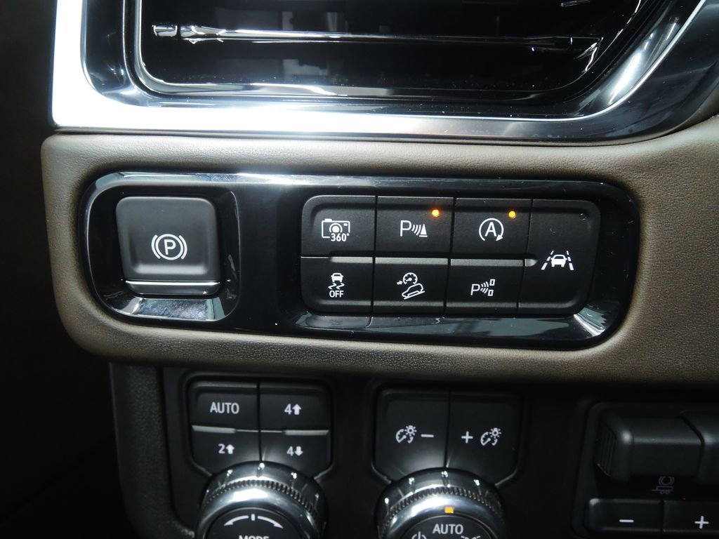 Used 2025 GMC Yukon Denali Ultimate AWD/4WD image 28