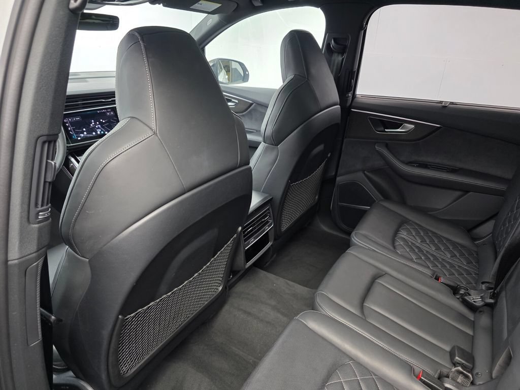 Used 2023 Audi SQ7 Prestige w/ Prestige Package AWD/4WD image 15
