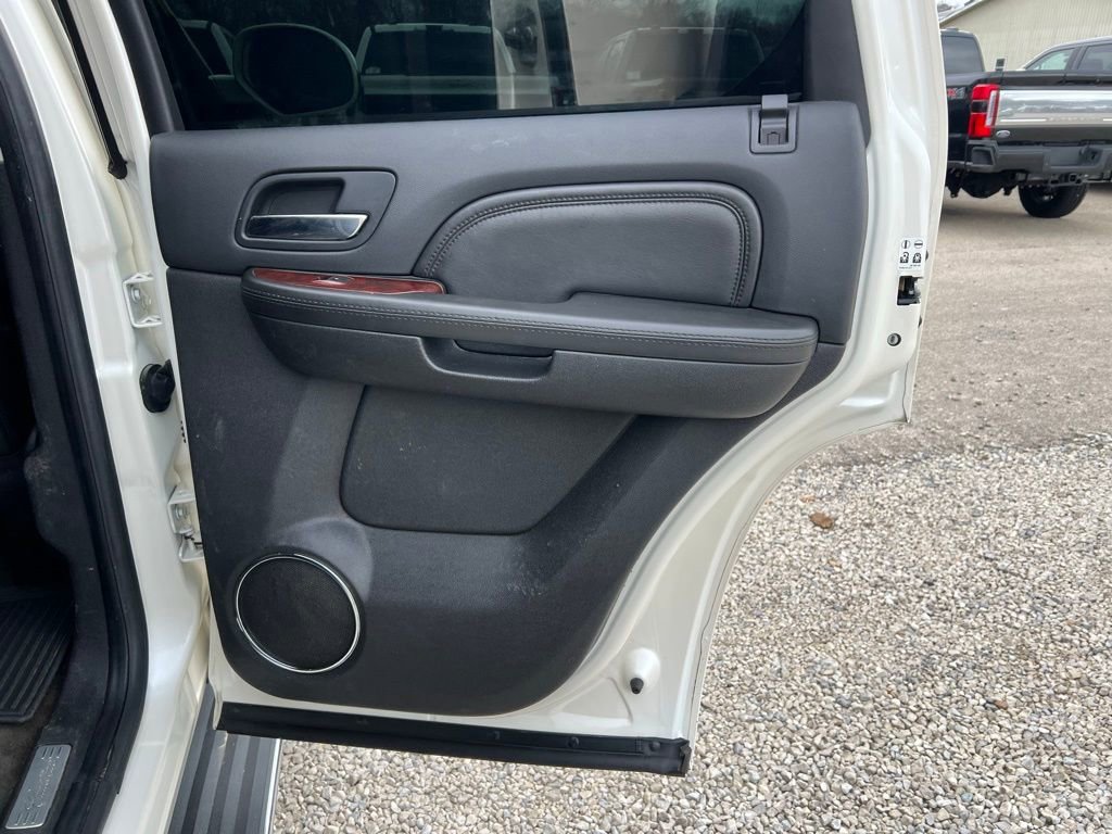 Used 2010 Cadillac Escalade Luxury image 19