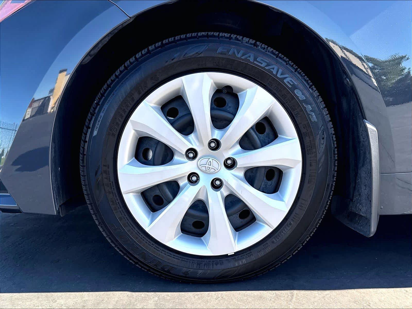 Used 2025 Toyota Corolla LE FWD image 12