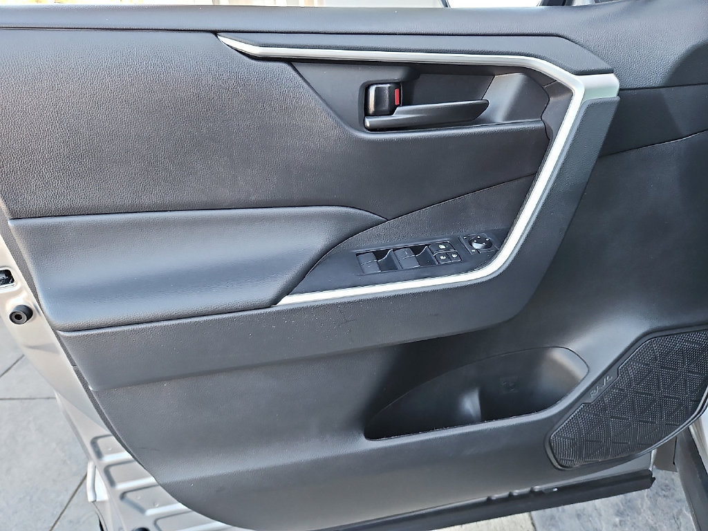 Certified 2023 Toyota RAV4 LE AWD/4WD image 14