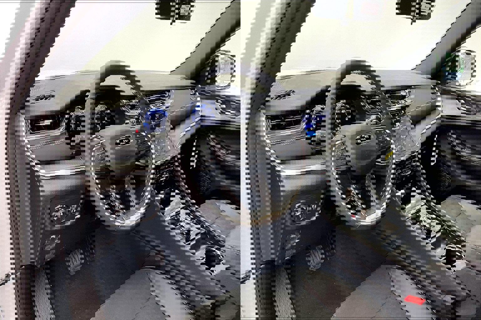 New 2025 Jeep Grand Cherokee L Altitude image 4