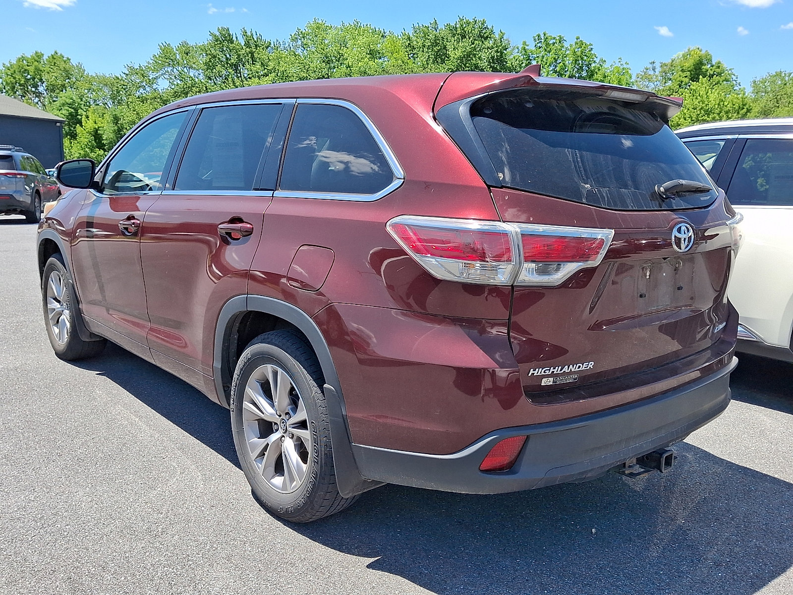 Used 2016 Toyota Highlander Plus AWD/4WD video 3