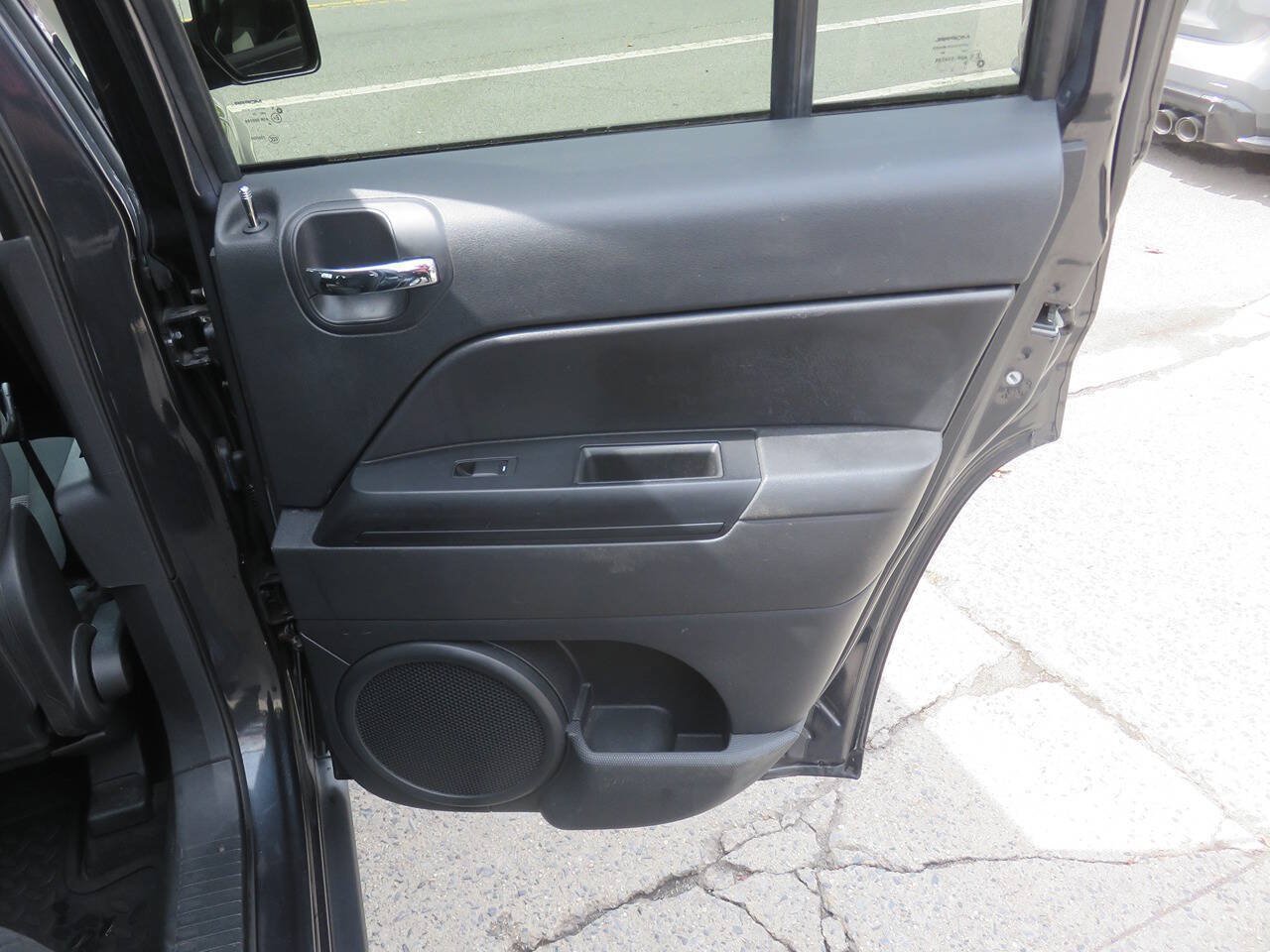Used 2014 Jeep Patriot Latitude AWD/4WD image 26