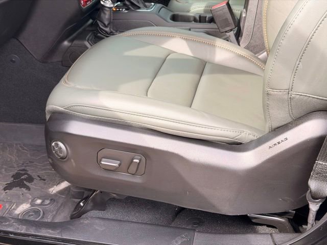 Used 2024 Jeep Gladiator Mojave w/ Technology Group AWD/4WD image 25