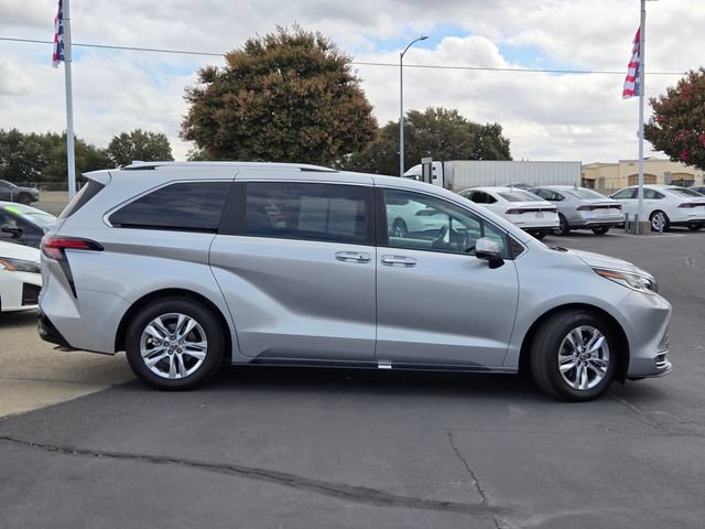 Used 2022 Toyota Sienna Limited AWD/4WD image 3