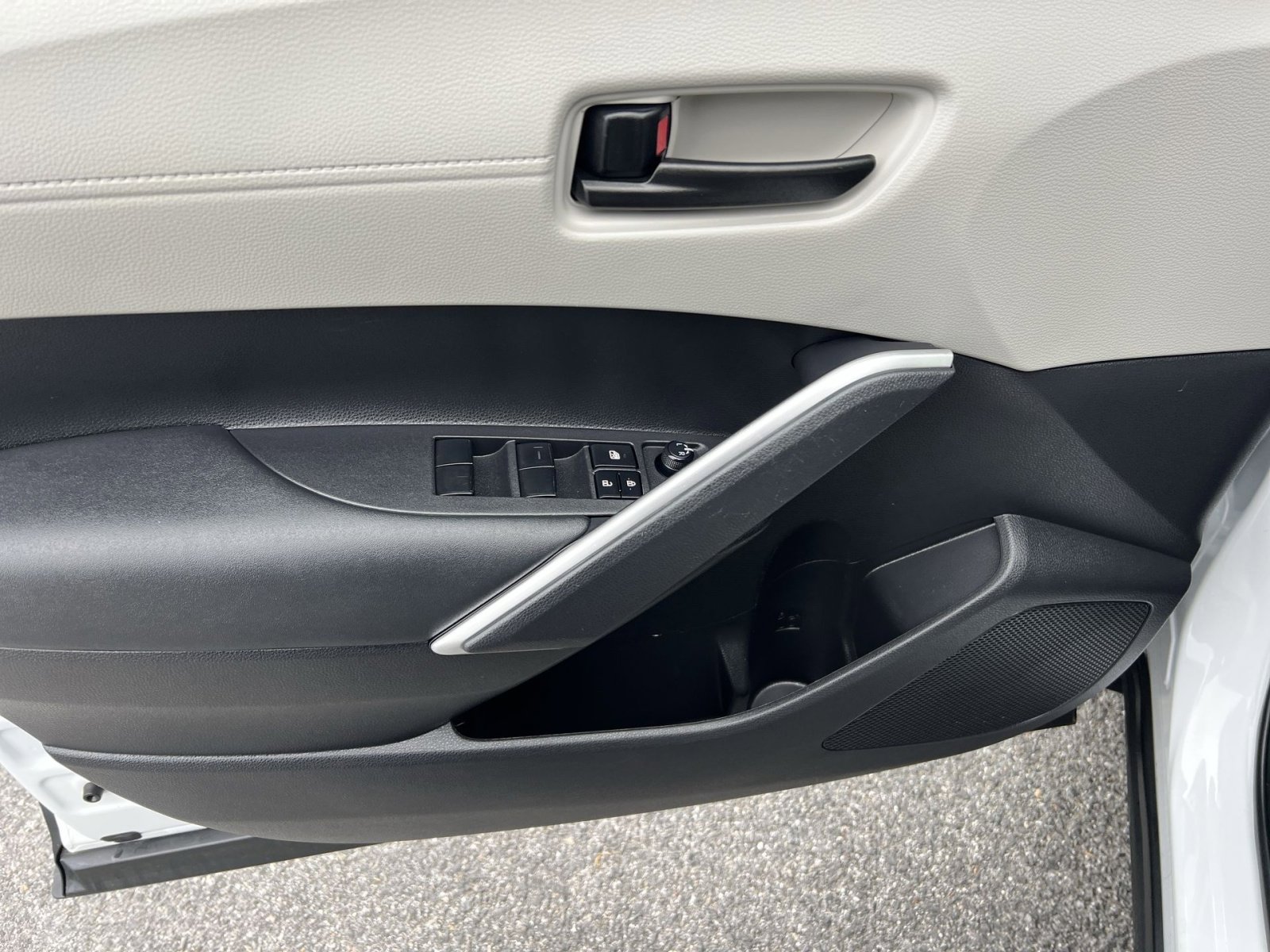 Used 2023 Toyota Corolla Cross L FWD image 22