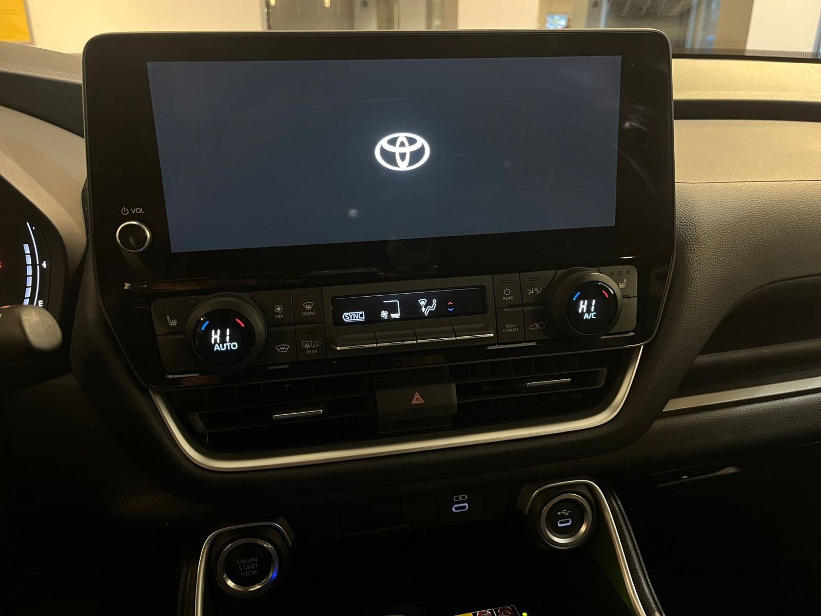 Used 2025 Toyota Grand Highlander FWD image 18