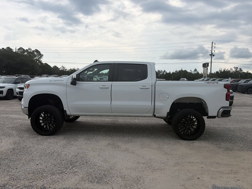 Used 2025 Chevrolet Silverado 1500 LT AWD/4WD image 3
