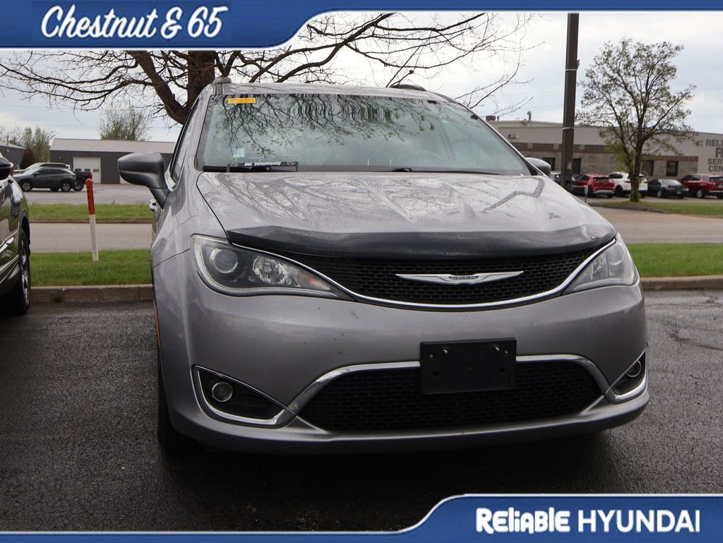 Used 2017 Chrysler Pacifica Touring-L image 3