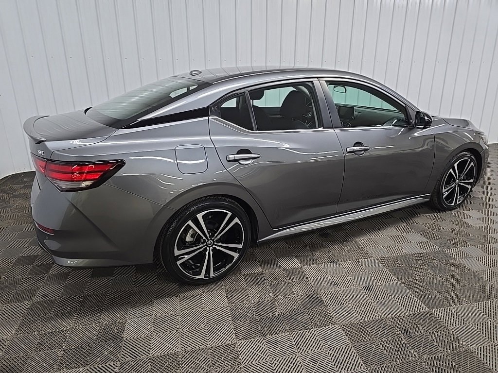 Used 2021 Nissan Sentra SR image 3