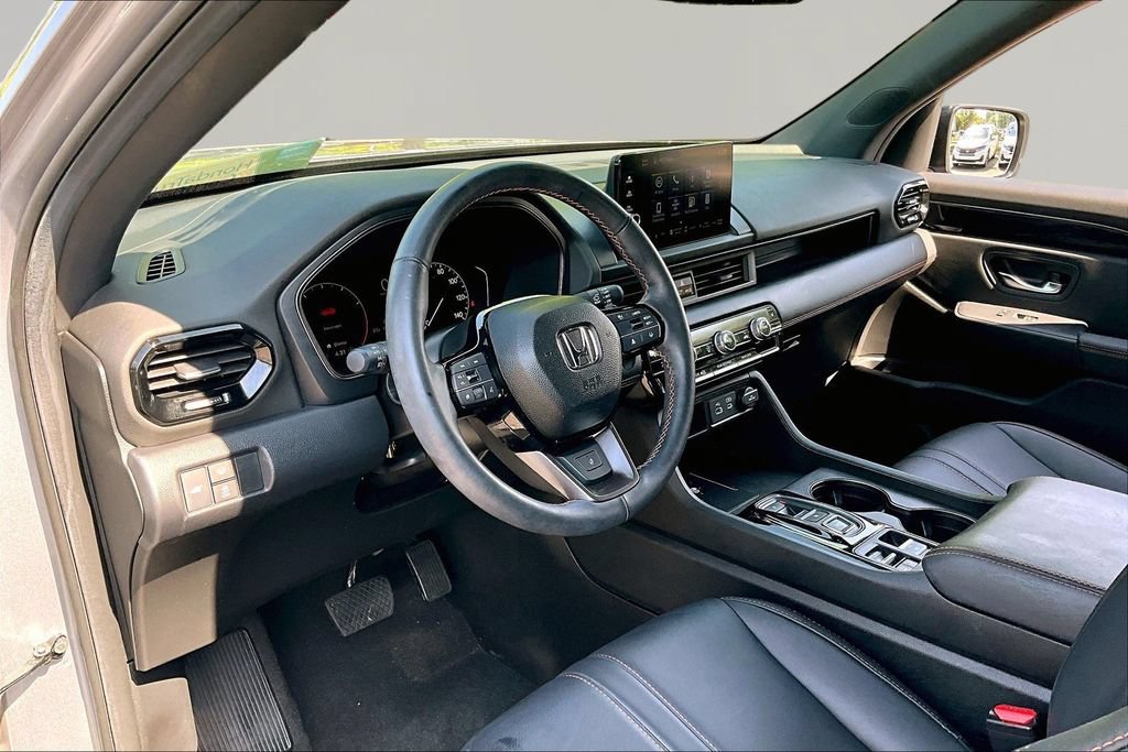 Certified 2025 Honda Pilot TrailSport image 12