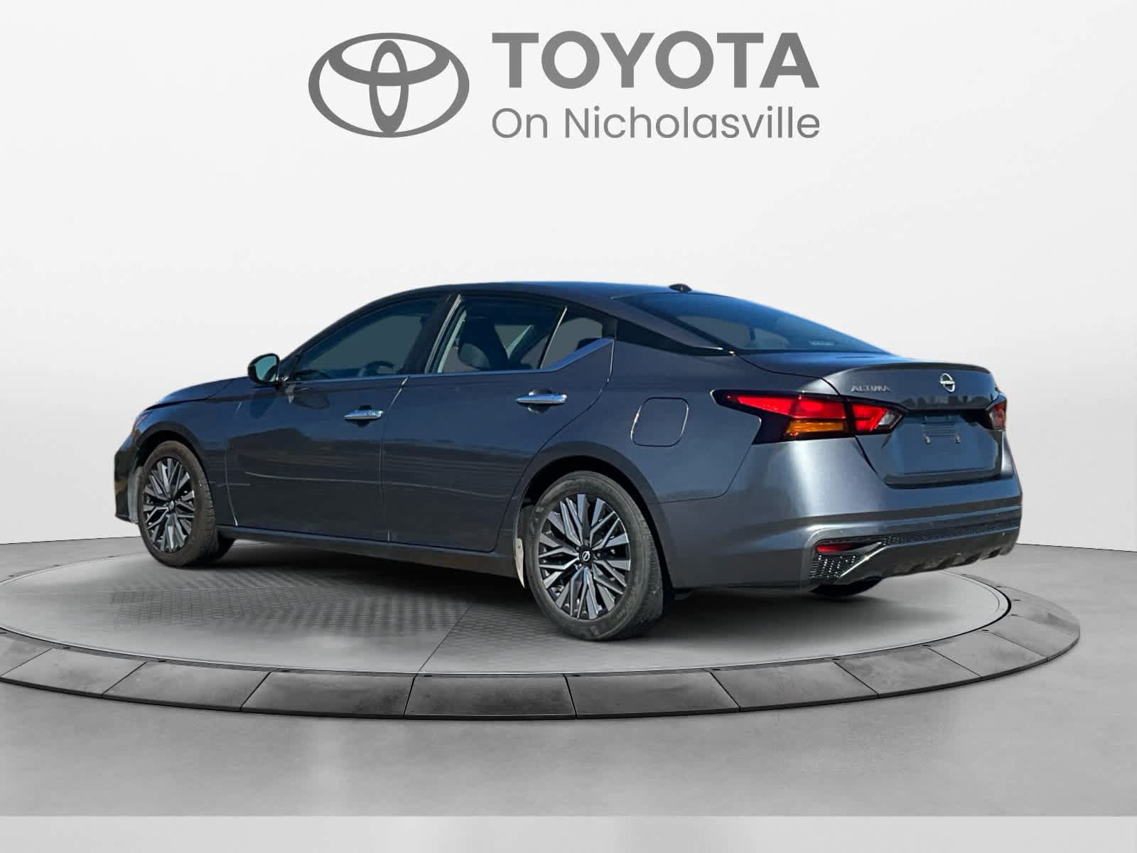 Used 2024 Nissan Altima 2.5 SV FWD image 3