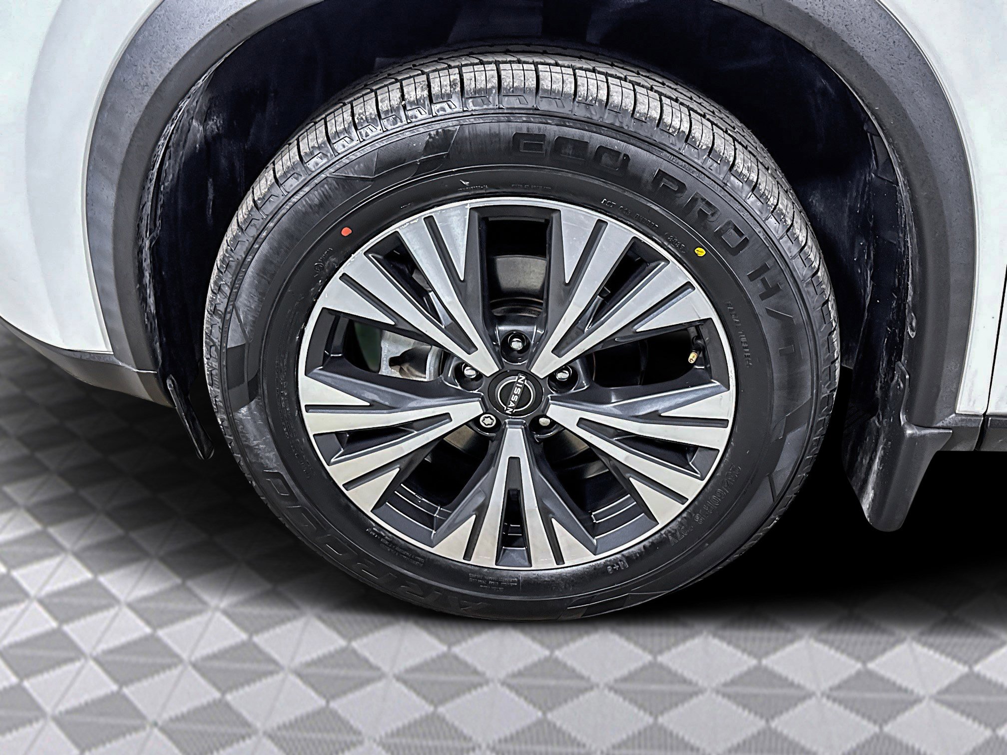 Used 2023 Nissan Rogue SV image 38