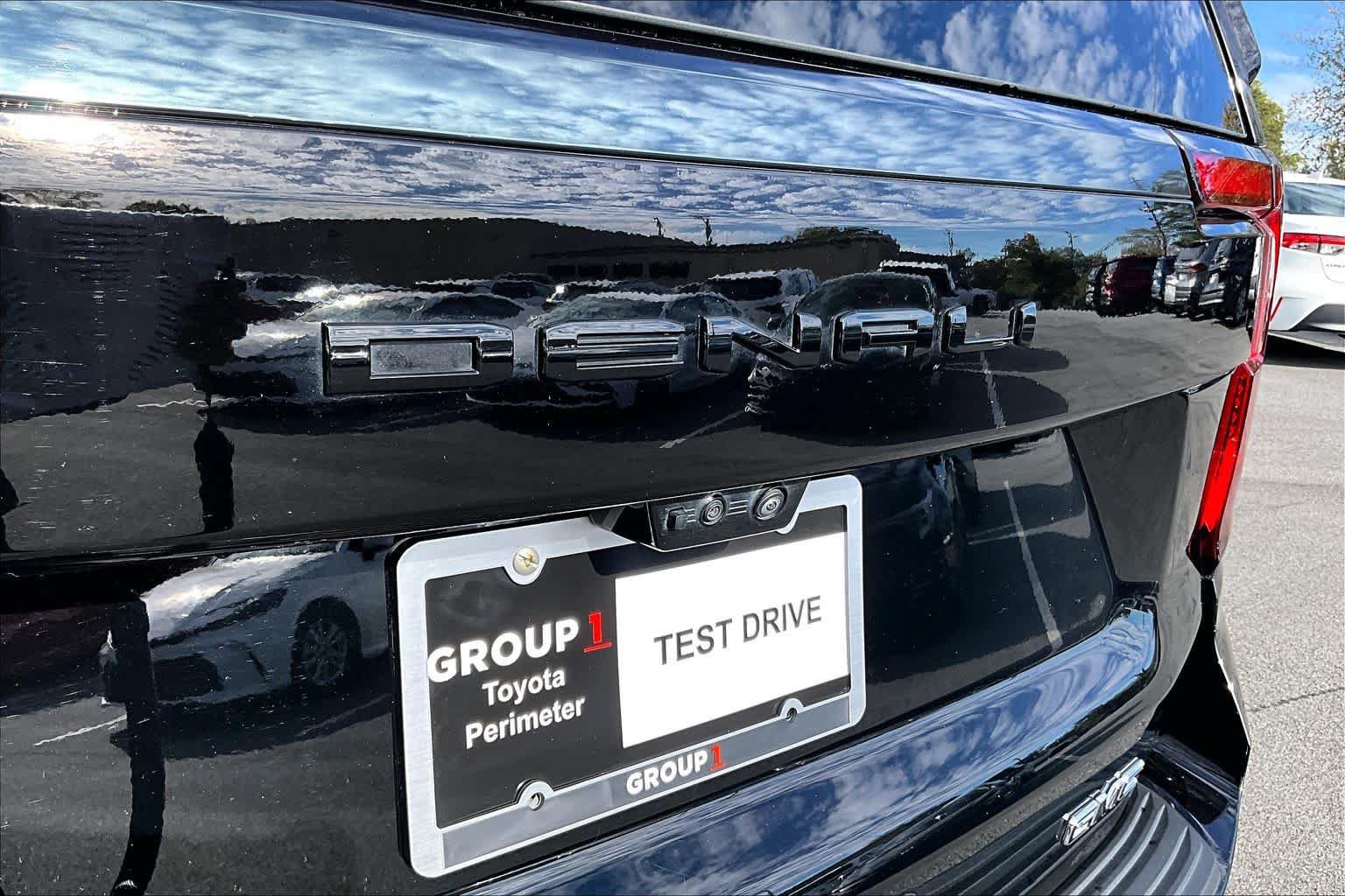 Used 2025 GMC Yukon Denali Ultimate AWD/4WD image 9