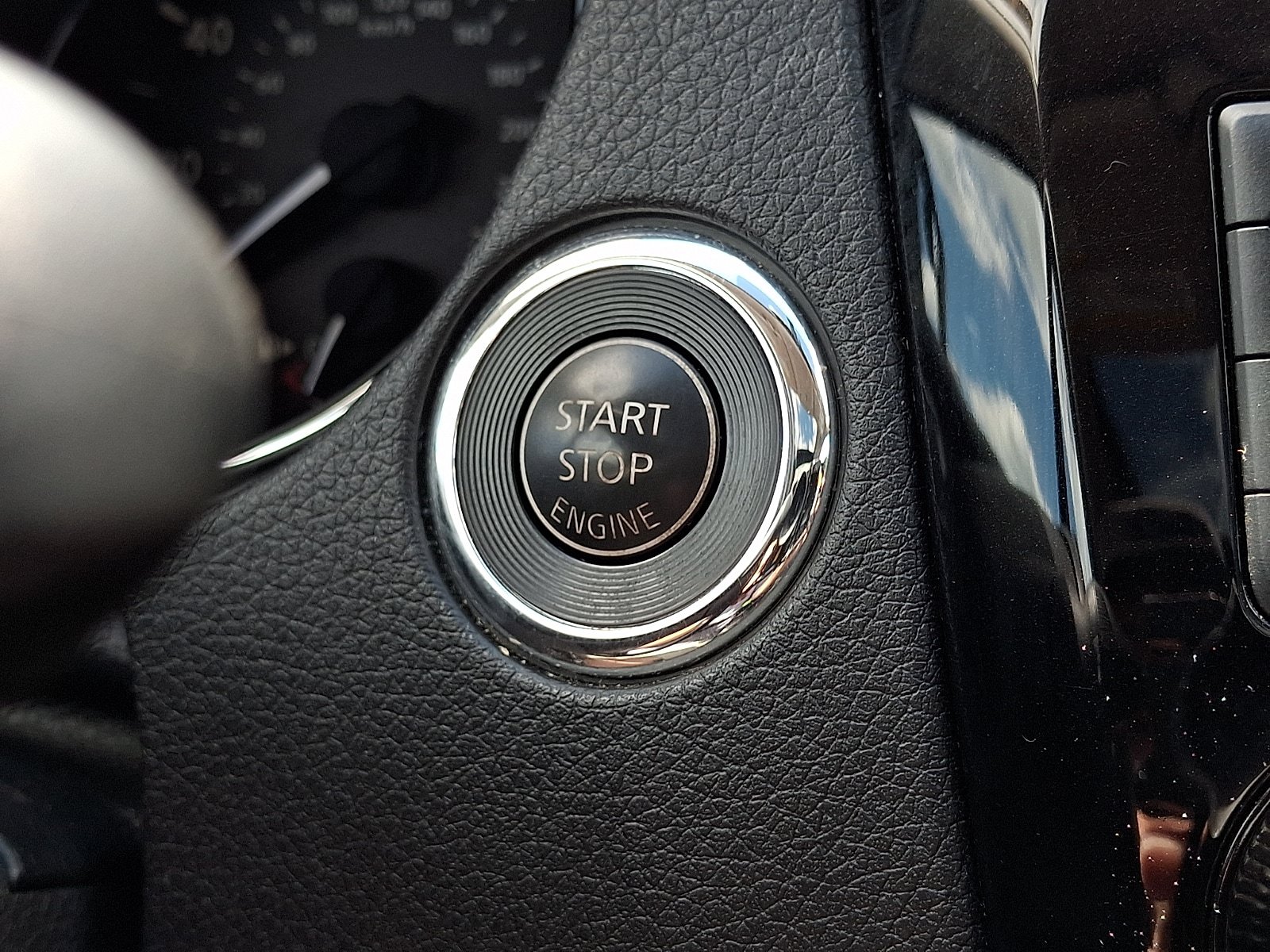 Used 2016 Nissan Rogue SL AWD/4WD image 26