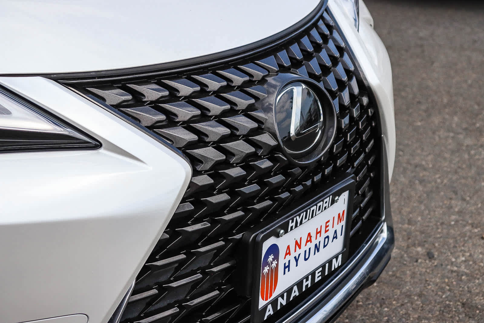 Used 2022 Lexus UX 200 w/ Accessory Package (Z1) FWD image 5