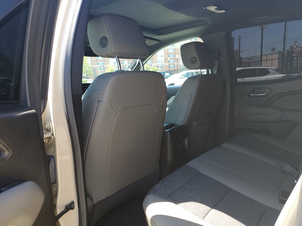 Used 2024 Chevrolet Colorado ZR2 w/ Technology Package AWD/4WD image 15
