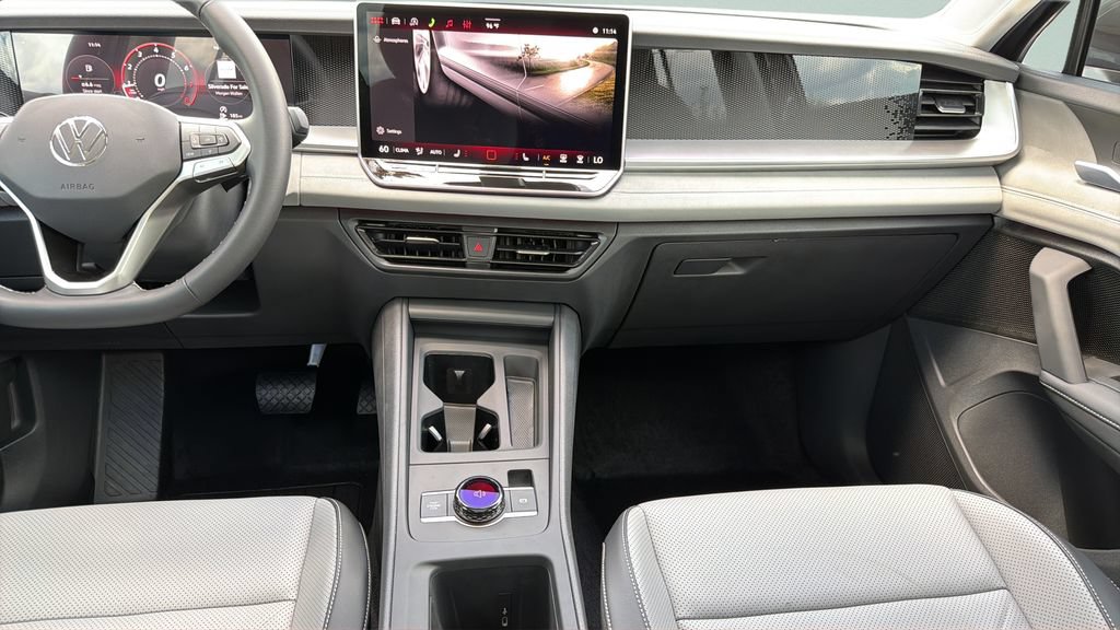 New 2026 Volkswagen Tiguan SE FWD image 20
