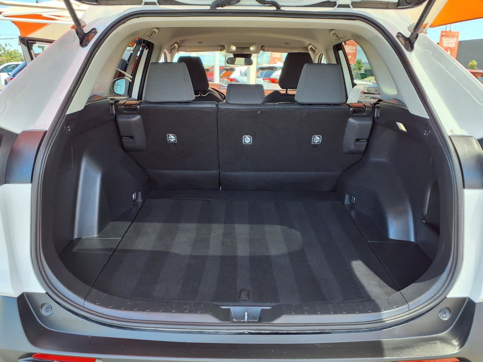 Used 2025 Toyota RAV4 XLE FWD image 9