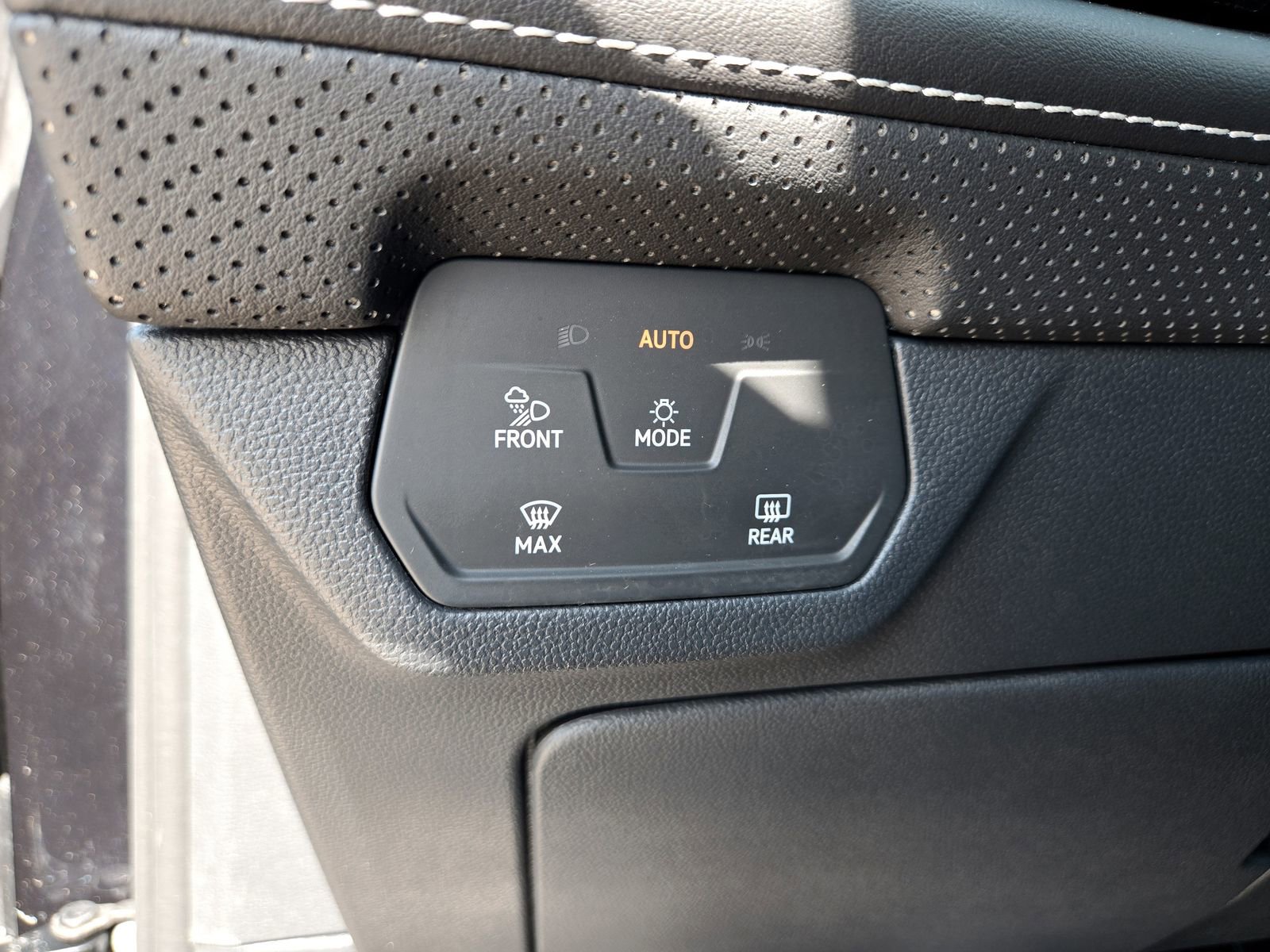Used 2024 Volkswagen Atlas SE FWD image 15