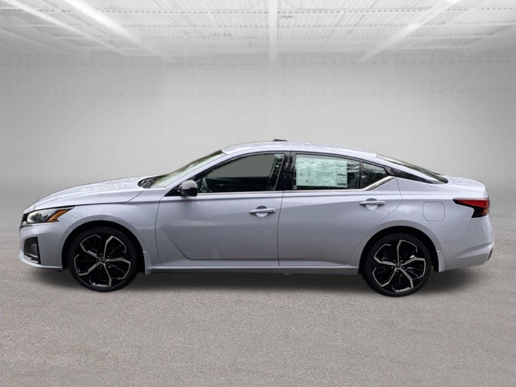 Used 2025 Nissan Altima 2.5 SR AWD/4WD image 2