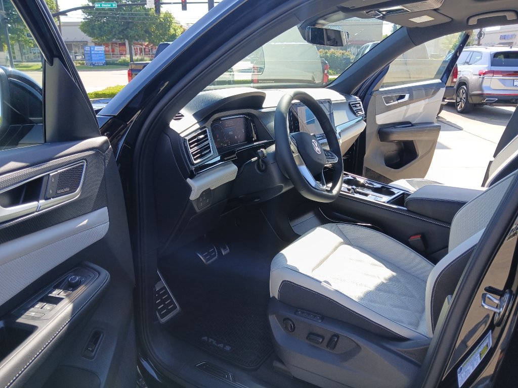 New 2026 Volkswagen Atlas Cross Sport SEL Premium R-Line AWD/4WD image 9